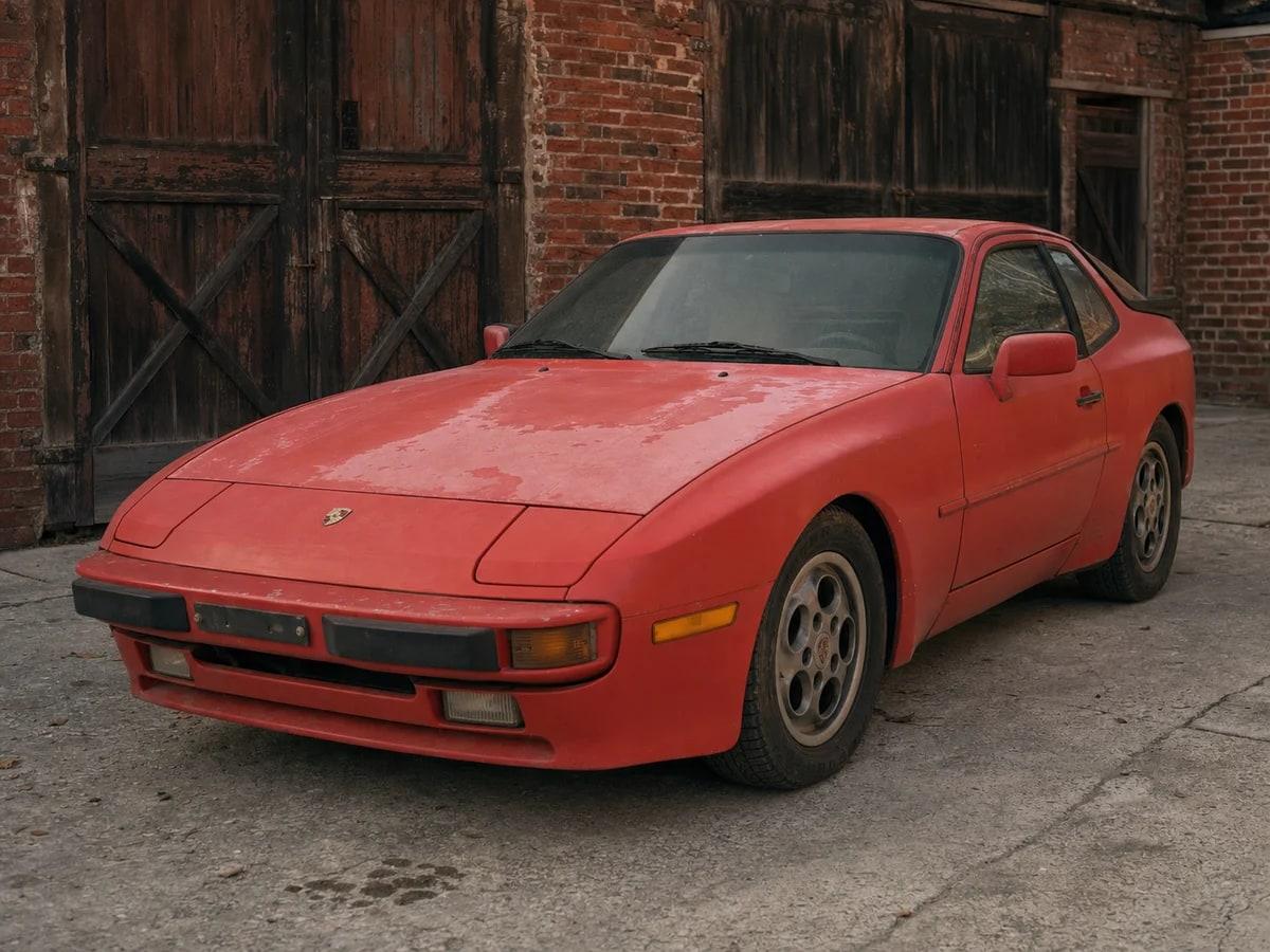 Porsche 944